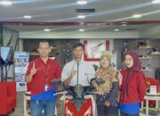 Sinsen Serahkan 1 Unit Honda BeAT kepada Pemenang Doorprize Honda DBL Jambi Series 2025