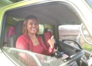 Kisah Perjuangan Lisa, Ibu Lima Anak yang Menjadi Sopir Truk Batubara