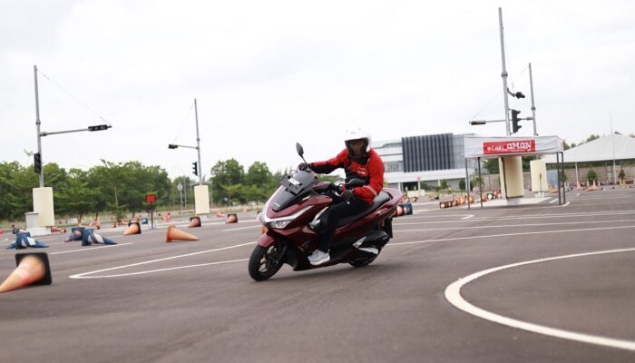Sensasi Tarikan New Honda PCX160: Performa Andal di Segala Medan, Fitur Canggih Bikin Nyaman!