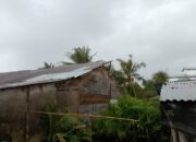 Tiga Rumah Warga Diterjang Angin Puting Beliung di Sabak Timur