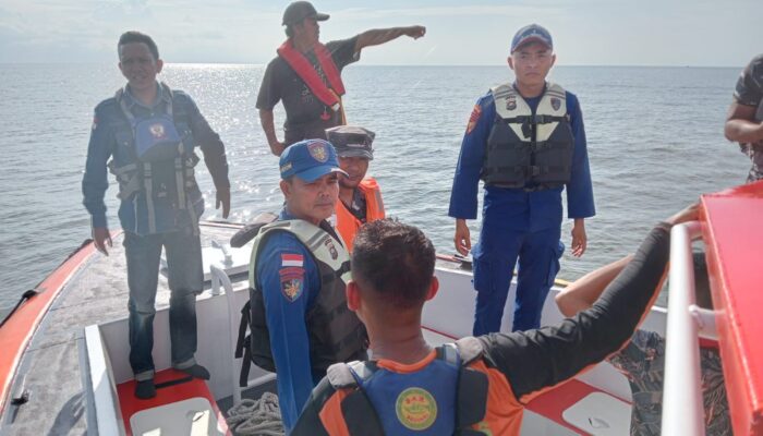 Dihantam Ombak, Seorang Nelayan Hilang di Perairan Ambang Luar Kampung Laut