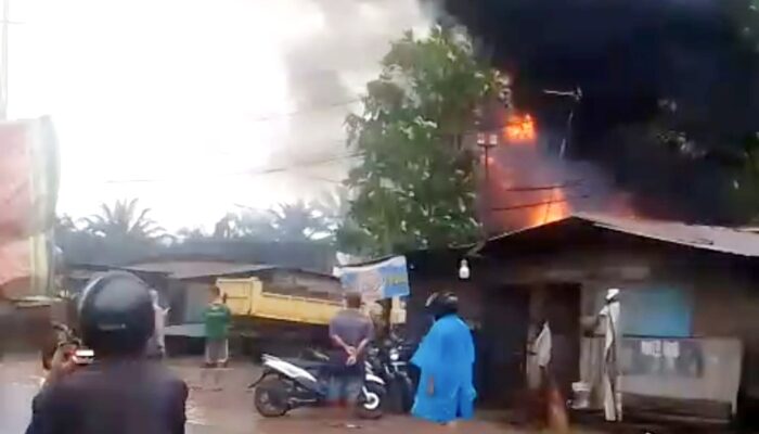 Gudang Diduga Penimbun BBM Ilegal di Jambi Terbakar, Warga Dengar Ledakan Kuat