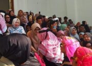 Peluk Haru Sambut 124 Jamaah Haji Tanjabtim, Ketua DPRD Zila Wati Hadir Langsung di Masjid Nur Addarojat