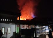 Kebakaran Hebat di Blok D Pasar Pandan Jaya, Satu Rumah dan Gedung Walet Terbakar