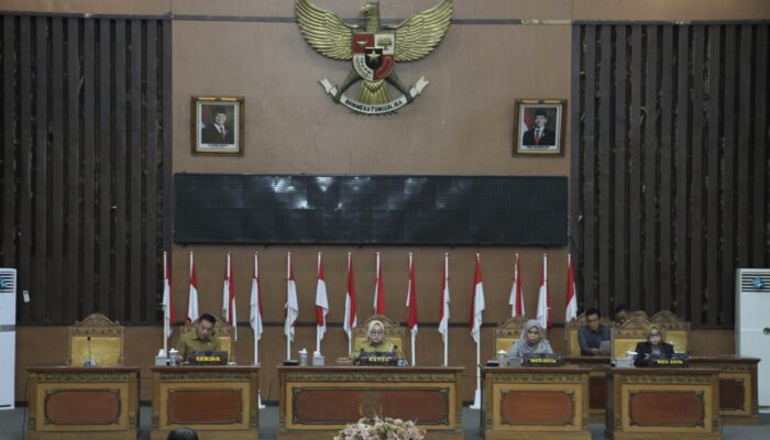 DPRD Tanjab Timur Gelar Rapat Paripurna, Bahas Pandangan Umum Fraksi Terkait Tiga Ranperda Prioritas Tahun 2025
