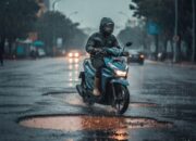 Himbau Pengendara Lebih Waspada, Sinsen Bagikan Tips Aman Melintasi Jalan Rusak