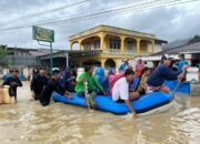 Tanggap Darurat, Brimob Polda Jambi Kerahkan 42 Personel Bantu Warga Terdampak Banjir di Desa Lubuk Suli Kerinci