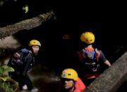 Bocah 5 Tahun Hilang Terbawa Arus Drainase, Tim SAR Lakukan Pencarian di Tengah Hujan