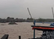 Dihantam Cuaca Ekstrem, Rumah Warga Kuala Simbur Melayang Dibawa Arus