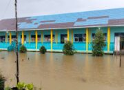 Banjir Rendam Ruang Kelas, Sejumlah Sekolah di Kecamatan Berbak Terapkan Pembelajaran Daring