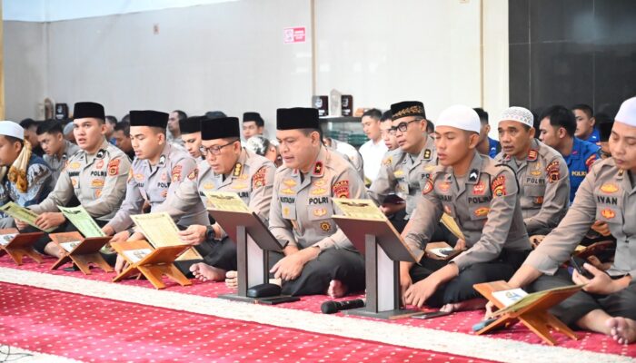 Sisi Religius Korps Bhayangkara: Personel Polda Jambi Ikuti Binrohtal Islam Secara Khusyuk