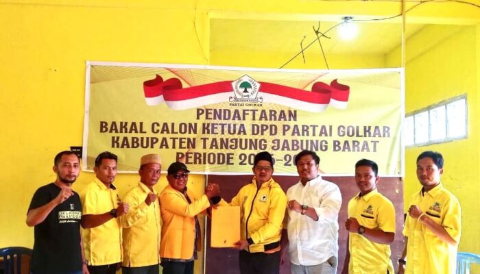 Syufrayogi Syaiful Resmi Kembalikan Berkas Pendaftaran Calon Ketua DPD Golkar Tanjung Jabung Barat
