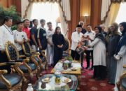 Tunaikan Janji, Gubernur Al Haris Berangkatkan Orang Tua Atlet Peraih Emas PON Aceh – Sumut untuk Umroh