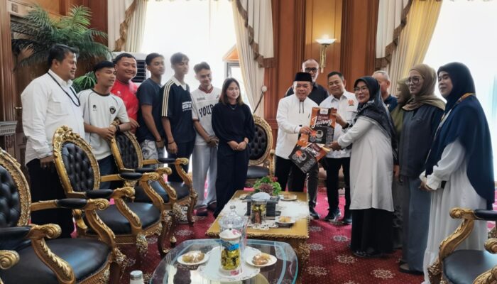 Tunaikan Janji, Gubernur Al Haris Berangkatkan Orang Tua Atlet Peraih Emas PON Aceh – Sumut untuk Umroh