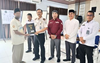 Terus Belajar di Balik Jeruji, Warga Binaan Lapas Muara Tebo Terima Rapor Paket B dan C