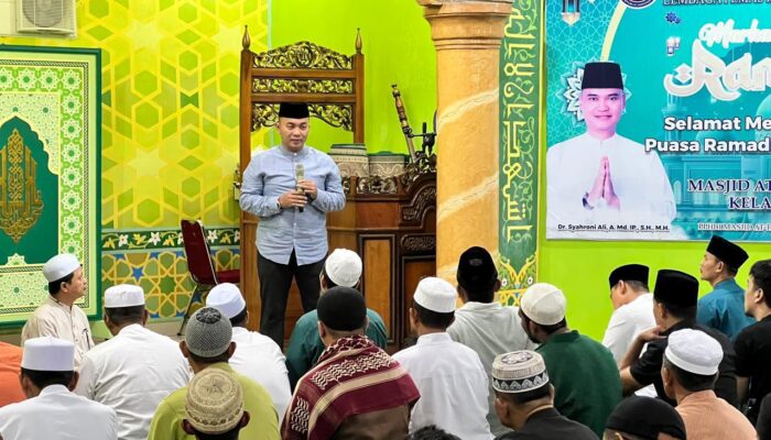 Sholat Tarawih Bersama Narapidana, Kakanwil Ditjen Pas Jambi : Jadikan Ramadhan Momentum Perkuat Iman dan Takwa 