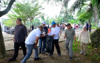 Wagub Sani Pimpin Gotong Royong Massal Gerakan Indonesia ASRI di Danau Sipin