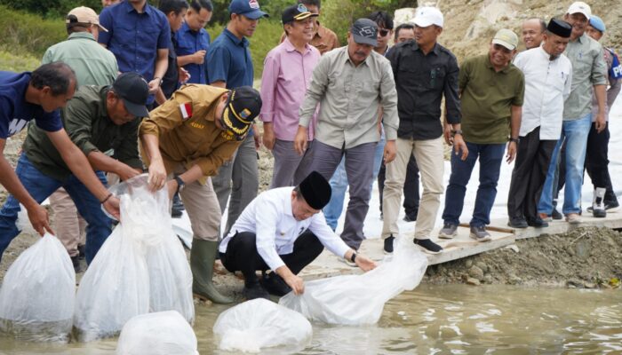 Gubernur Al Haris Tinjau Bendungan PLTA Danau Kerinci, Lepas 10.000 Benih Ikan dan Apresiasi Kemandirian SMK-SPP Negeri 3 Kerinci