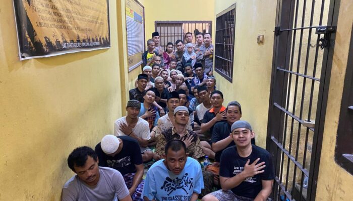 Hangatnya Ramadan di Balik Jeruji, Polres Tanjab Timur Gelar Buka Puasa Bersama Tahanan