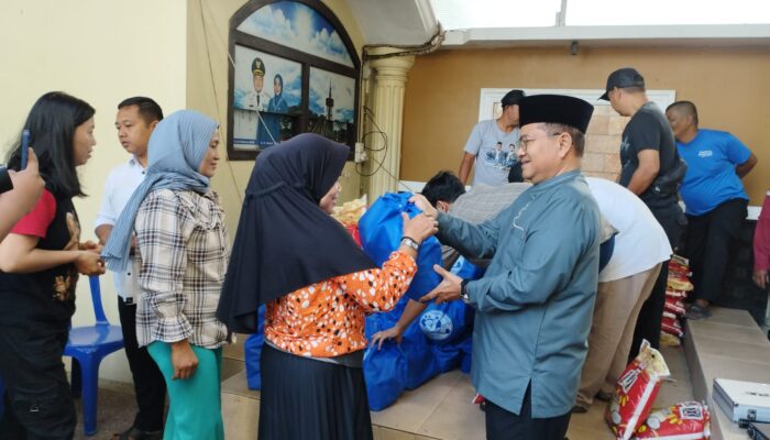 Silaturahmi Bersama Warga, Wali Kota Jambi Bagikan Zakat Mal di Kediaman Pribadi