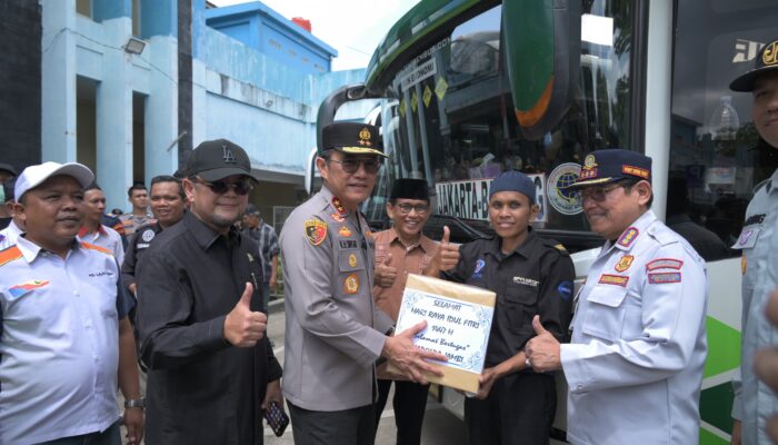 Kapolda Jambi Lepas Keberangkatan Mudik Presisi, Pastikan Keselamatan dan Kelancaran Pemudik