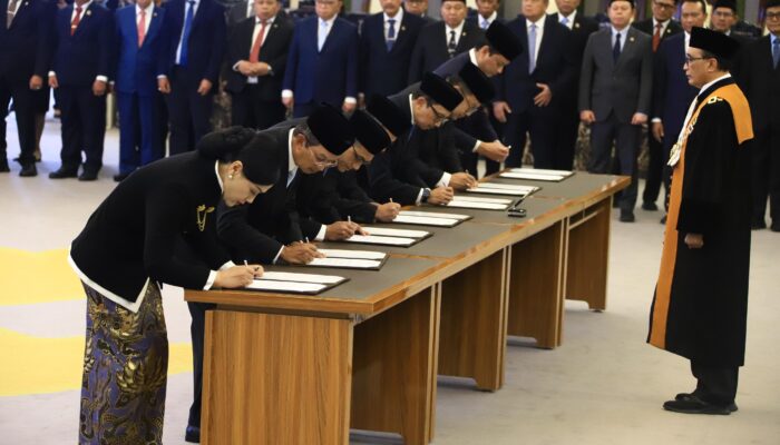 RESMI! Tujuh Anggota Dewan Komisioner OJK Periode 2026–2032 Diambil Sumpah Jabatan