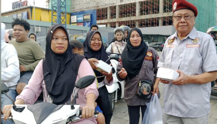 DPD Gersuma Kota Jambi Berbagi Takjil di Simpang Mayang, Perkuat Silaturahmi Pengurus dan Anggota