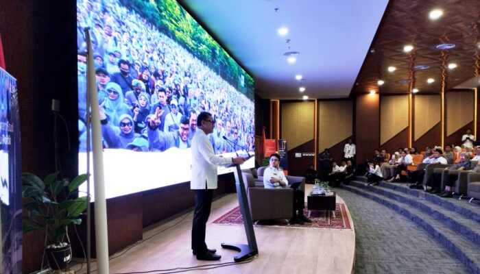 Bedah Buku “Babad Alas”, Wamendagri Beri Inspirasi Kepemimpinan di Universitas Jambi