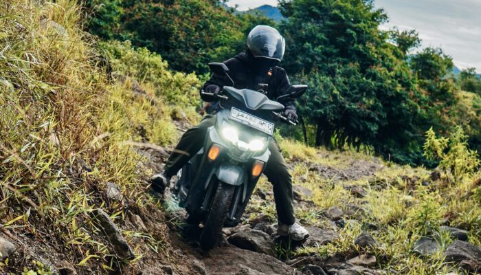 Hajar Jalur Ekstrem Kaki Gunung Sinabung, Yamaha GEAR ULTIMA Buktikan Ketangguhan di Medan Batu dan Hujan