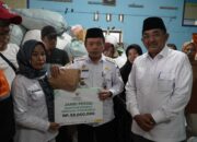 Gubernur Al Haris Tinjau Korban Kebakaran di Tanjab Barat, Serahkan Bantuan dan Ajak Gotong Royong