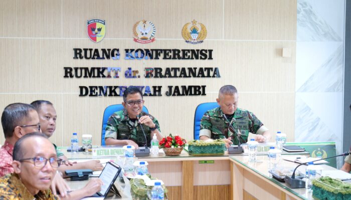Danrem 042/Gapu Tekankan Tata Kelola Bersih dalam Rapat Dewan Pengawas Rumkit dr. Bratanata Jambi