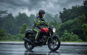 Musim Hujan Tetap #Cari_Aman, Sinsen Bagikan Tips Berkendara Aman Saat Hujan