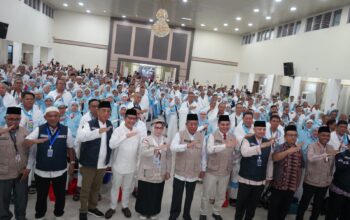 Pesan Wagub Sani Saat Lepas 444 JCH BTH 20, Sempurnakan Rukun Haji, Doakan Jambi dari Tanah Suci