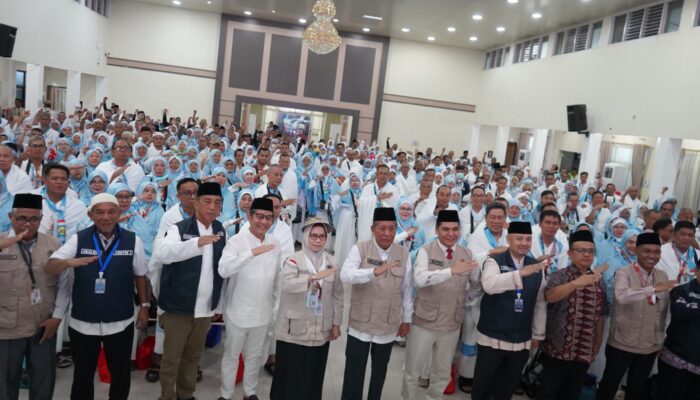 Pesan Wagub Sani Saat Lepas 444 JCH BTH 20, Sempurnakan Rukun Haji, Doakan Jambi dari Tanah Suci