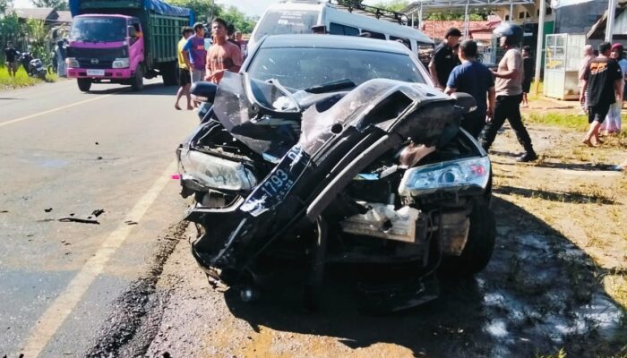 Tabrakan Frontal di Parit Culum I, Mini Bus Pembawa Anak-ank Ringsek