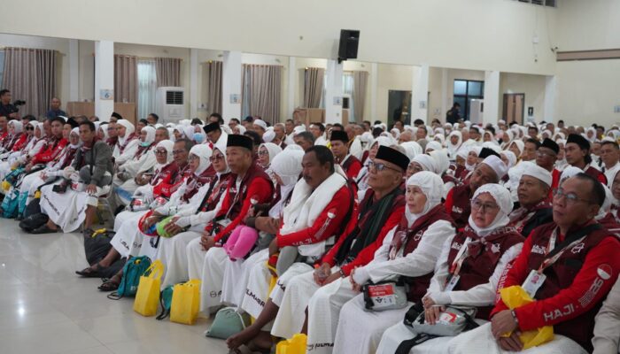 Wagub Sani Lepas 442 JCH Kloter BTH 22 Provinsi Jambi, Doakan Keselamatan dan Keberkahan Bagi Keluarga dan Daerah