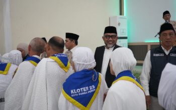Sekda Sudirman Lepas JCH Kloter 23, Doakan Jamaah Jadi Haji Mabrur, Pulang Sehat
