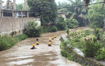 Bermain Saat Hujan Deras, Bocah 7 Tahun di Paal Merah Jambi Hilang Terseret Arus Parit