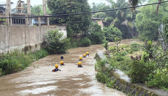 Bermain Saat Hujan Deras, Bocah 7 Tahun di Paal Merah Jambi Hilang Terseret Arus Parit
