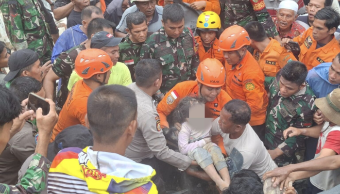 Tangis di Tengah Longsor Empelu Bungo, Seorang Anak Meninggal Dunia dalam Pelukan Bencana