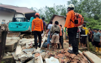 Diguyur Hujan Deras, Longsor Hantam Empelu Bungo: Satu Meninggal, Satu Masih Dicari