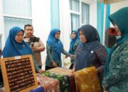 Kunjungi Rumah Dilan Madani, Hesti Haris Apresiasi Produk UMKM Binaan TP PKK Kabupaten Tanjung Jabung Barat
