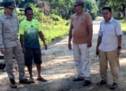 Jurjani Turun Langsung Tinjau Jalan Rusak Saat Reses di Desa Berembang, Aspirasi Warga Jadi Prioritas
