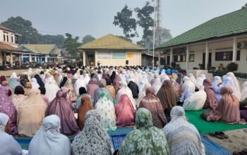 Di Tengah Kepungan Kabut Asap, Pelindo Jambi Bersama Warga Muaro Jambi Gelar Sholat Istisqo