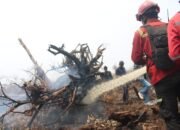 Wagub Sani Dampingi Wamen LH Tinjau Penanganan Karhutla di Desa Parit Culum Tanjab Timur