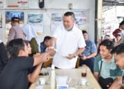 Kualitas Udara Memburuk, Ketua DPRD Kota Jambi Bagikan 2.000 Masker kepada Warga