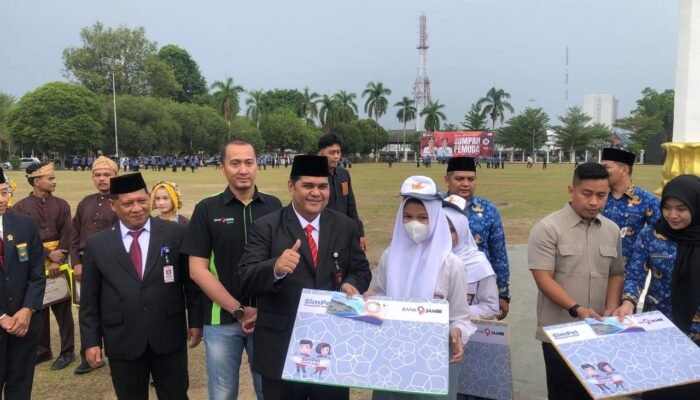 Hari Sumpah Pemuda, Bank Jambi Salurkan Bantuan bagi Siswa SMK